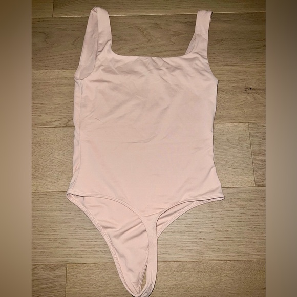 Contour Squareneck Bodysuit Babaton Aritzia Pink - Picture 5 of 6